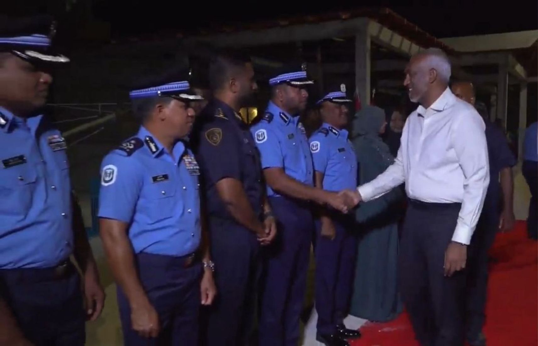 ރައީސުލްޖުމްހޫރިއްޔާ ވ. ފެލިދޫއަށް ވަޑައިގަތުމާއެކު ރައްޔިތުން ނިކުމެ ހޫނު މަރުޙަބާއެއް ދަންނަވައިފި