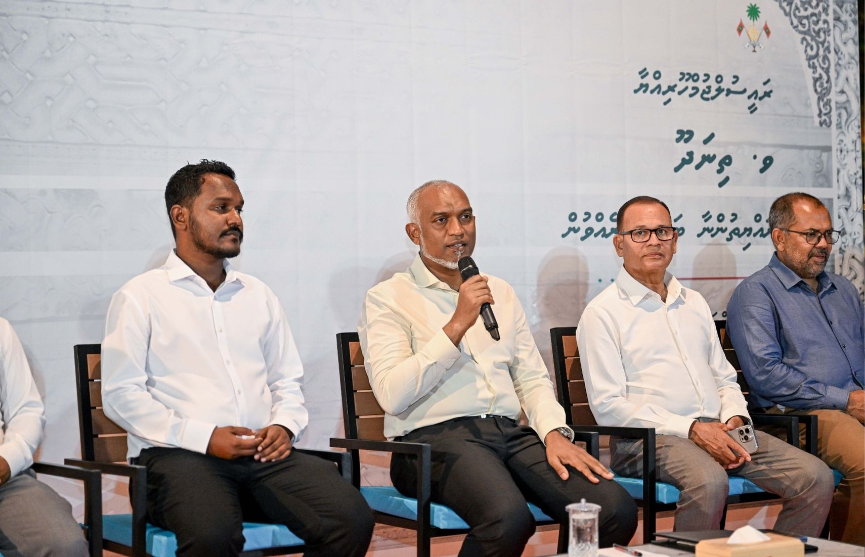 ރައީސުލްޖުމްހޫރިއްޔާ، ވ. ތިނަދޫގެ ރައްޔިތުންނާއި އެކި އިދާރާތަކުގެ އިސްވެރިންނާ ބައްދަލުކުރައްވައިފި