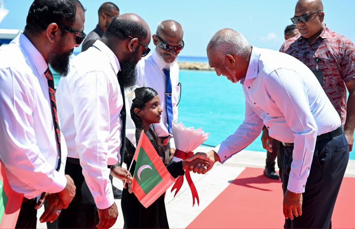 ފެލިދެއަތޮޅު ފަހު މަންޒިލަކަށް ރަކީދޫ: ރައީސް ވަޑައިގަތުމުން ހޫނު މަރުޙަބާއެއް ކިޔައިފި!