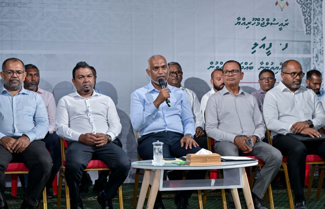 ރައީސް ފީއައްޔަށް ވަޑައިގެން އެރަށު ރައްޔިތުންނާއިއެކު މަޝްވަރާ ބައްދަލުވުމެއް ބާއްވަވައިފި
