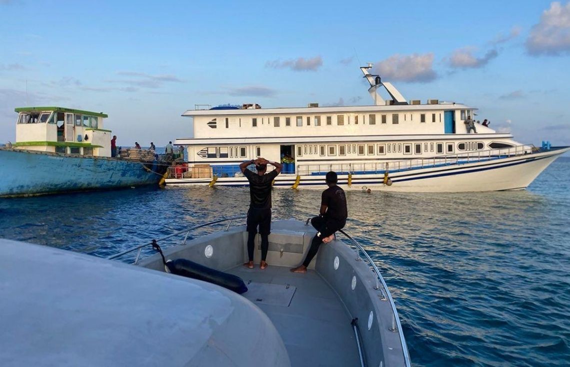 މާލެއިން ފުރައިގެން ހއ. ދިއްދޫއަށް ދަތުރުކުރަމުންދިޔަ ބޯޓެއް ފަރަށް އަރައިފި