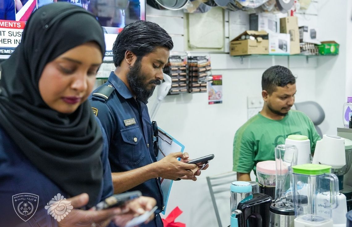 ދެ ގަޑިއިރު ތެރޭގައި 81 ބިދޭސީން އަތުލައިގަތް ވަަރުގަދަ ރެއިޑެއް