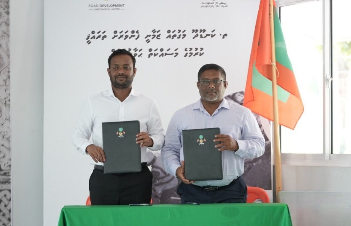 ތ. ކަނޑޫދޫ މަގުތައް ޒަމާނީ ފެންވަރަށް ތަރައްޤީކުރުމުގެ މަޝްރޫޢުގެ އެއްބަސްވުމުގައި ސޮއިކޮށްފި