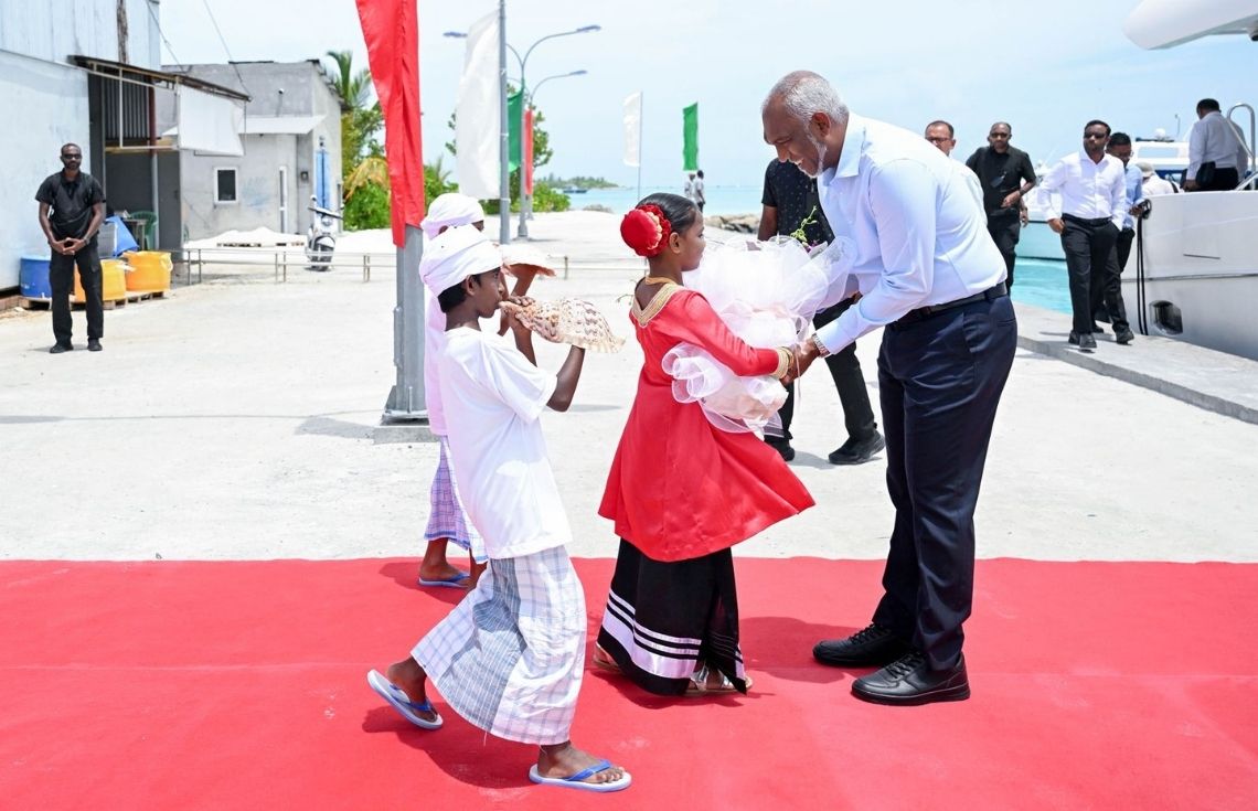 ރައީސުލްޖުމްހޫރިއްޔާ ކޮޅުމަޑުލު ހިރިލަންދޫއަށް: ރައްޔިތުން ނިކުމެ ހޫނު މަރުޙަބާއެއް!