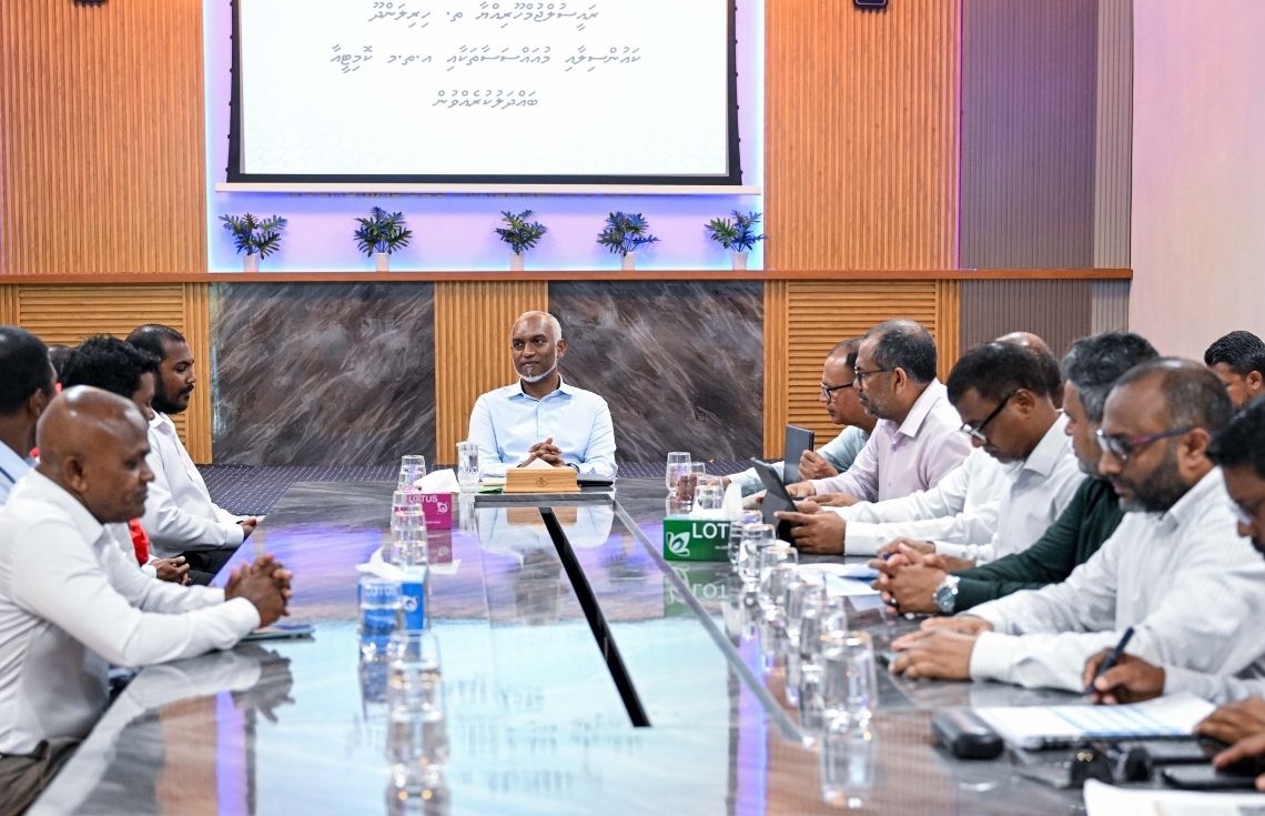 ރައީސް މުޢިއްޒު ހިރިލަންދޫ ކައުންސިލާ އަންހެނުންގެ ކޮމިޓީ އަދި މުއައްސަސާތަކުގެ ވެރިންނާއި ބައްދަލުކުރައްވައިފި