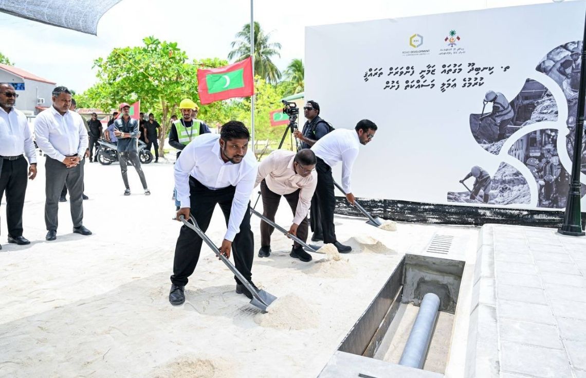 ކިނބިދޫގެ މަގުތައް ޒަމާނީ ފެންވަރަށް ތަރައްޤީކުރުމުގެ ޢަމަލީ މަސައްކަތް ފަށައިފި