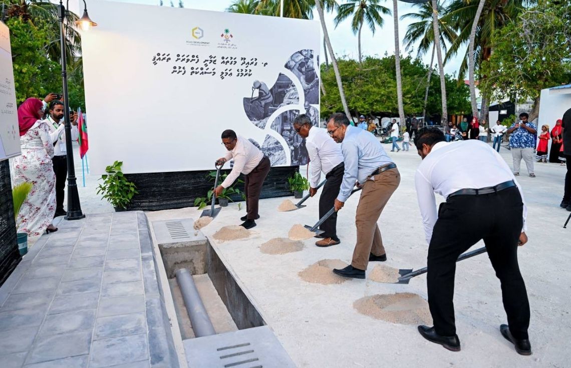 ތ. ގުރައިދޫގެ މަގުތައް ޒަމާނީ ފެންވަރަށް ތަރައްޤީކުރުމުގެ މަޝްރޫޢުގެ ޢަމަލީ މަސައްކަތް ފަށައިފި