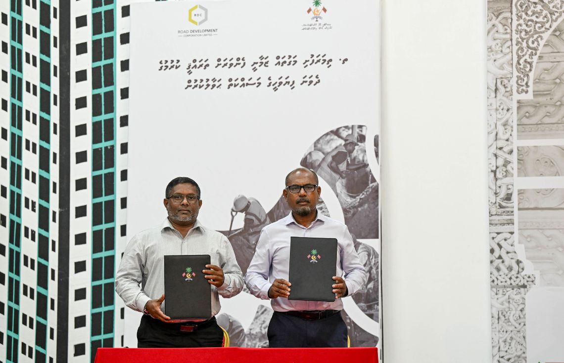 ތިމަރަފުށި ބަނދަރުގެ މަސައްކަތާއި މަގު ހެދުމުގެ މަސައްކަތުގެ އެއްބަސްވުމުގައި ސޮއިކޮށްފި