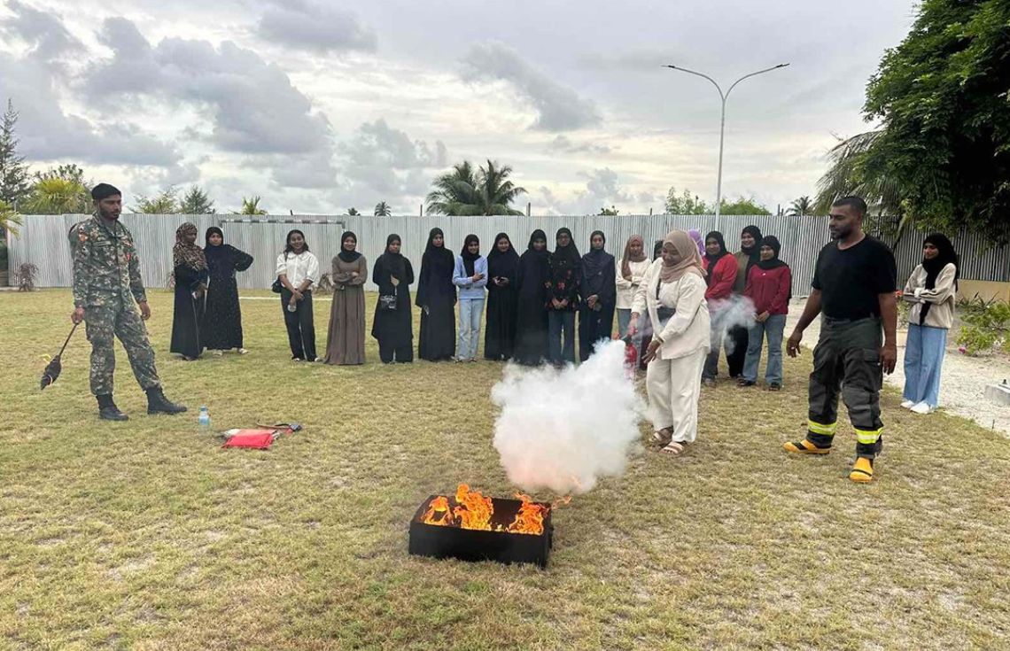 އެމް.އެން.ޔޫ. ތިނަދޫ ސިޓީ ކެމްޕަހުގެ ދަރިވަރުންނަށް ފަޔަރ އެވެއަރނެސް ސެޝަނެއް ބާއްވައިފި