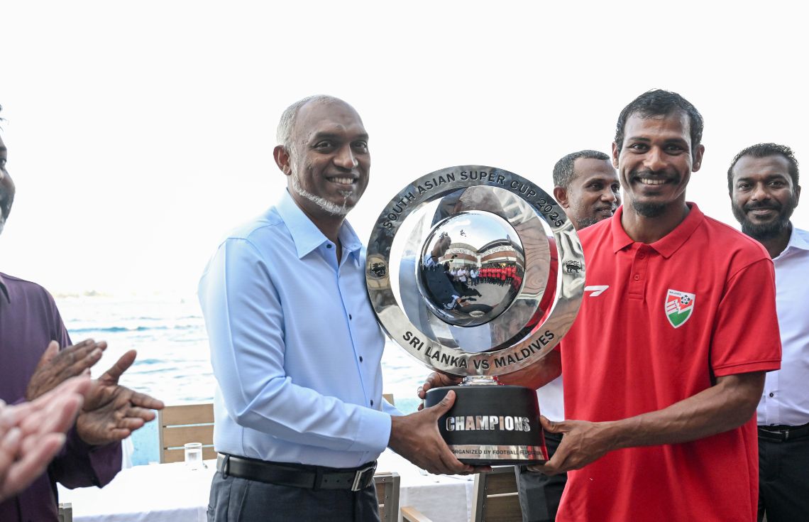 ރައީސް ދެއްވީ ފުޓުބޯޅަ ކުރިއަރުވަން އެއްބާރުލުން ދެއްވާނެ ކަމުގެ ޔަޤީންކަން
