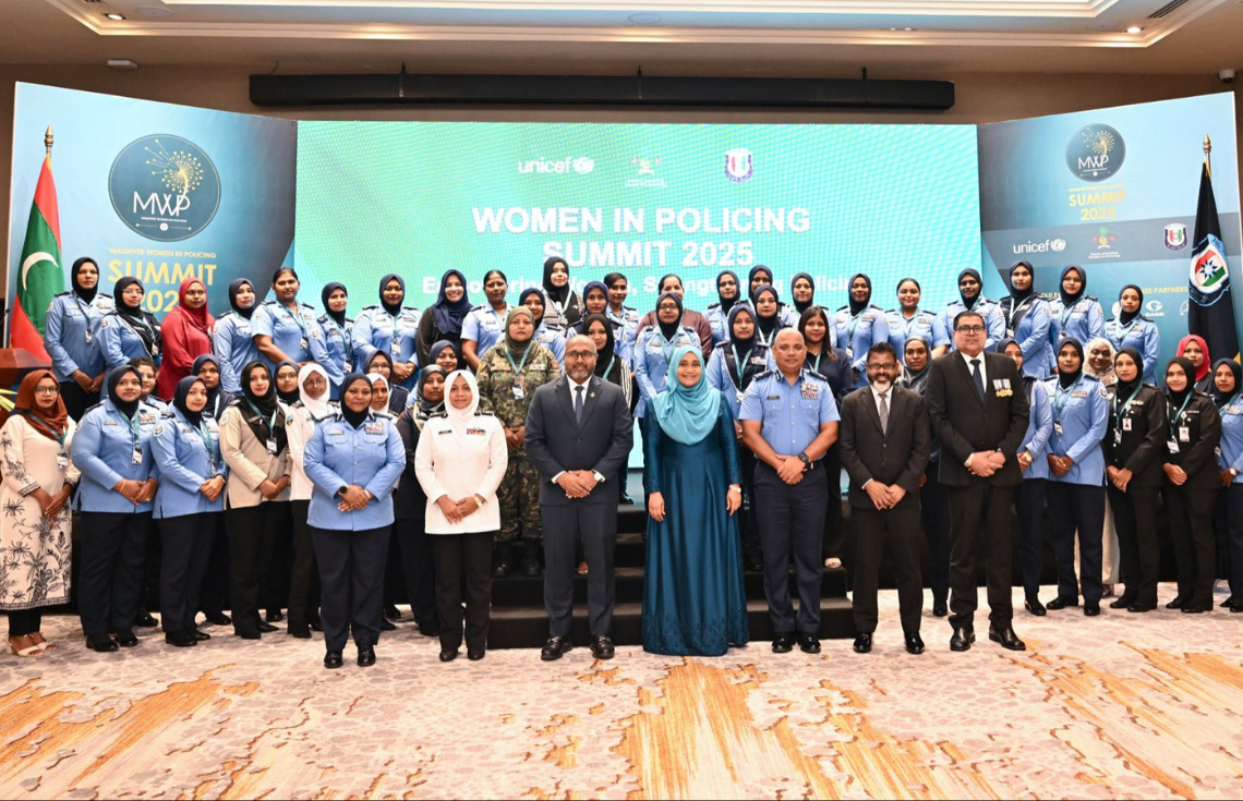 މުޅިން އަލަށް ބާއްވާ އަންހެން ފުލުހުންގެ ޚިދުމަތާއި ކުރިއެރުމާއި ގުޅޭ ސަމިޓު ފަށައިފި
