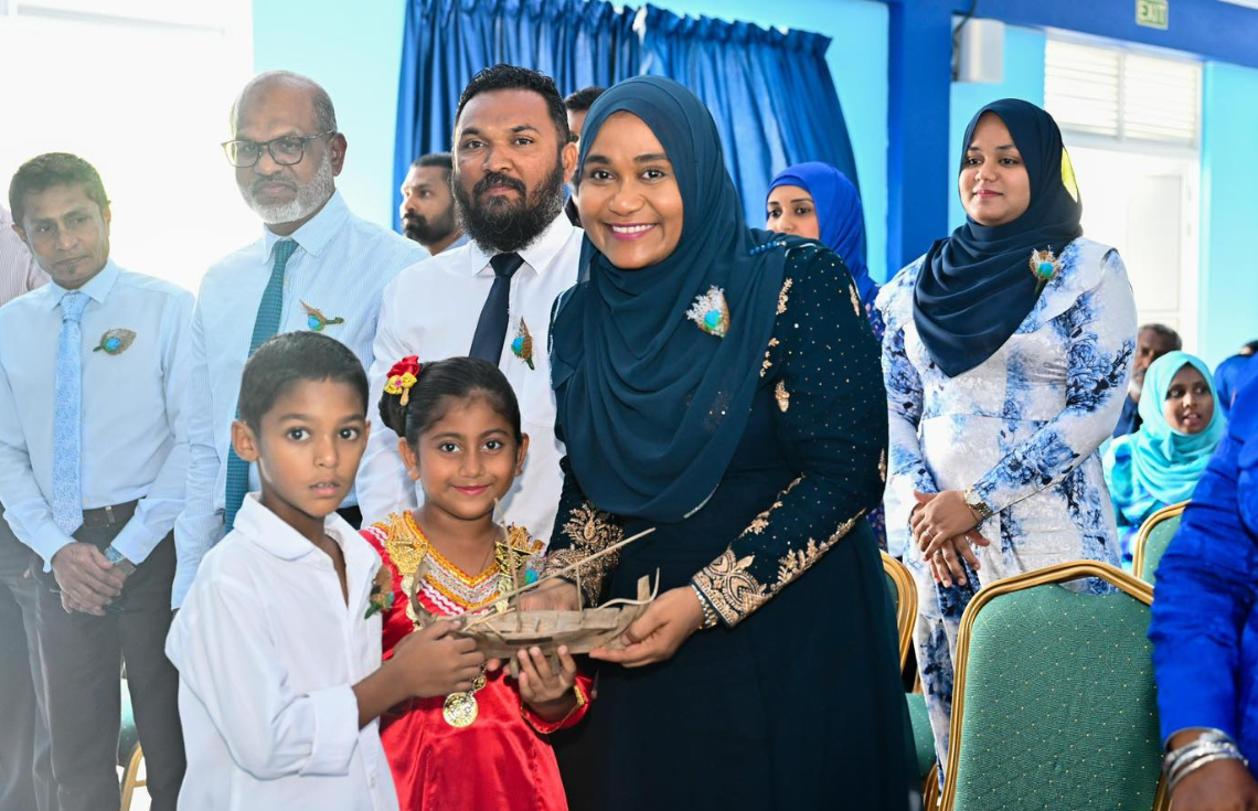 އެއް ޖީލުން އަނެއް ޖީލަށް ތަޢުލީމުގެ ބުރިޖު ބިނާކޮށްދެނީ މުދައްރިސުން: މެޑަމް ސާޖިދާ