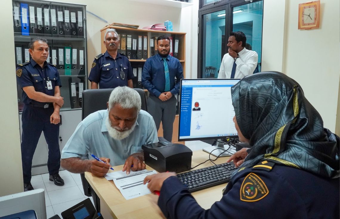 ޕާސްޕޯޓުގެ ޚިދުމަތް ޅ އަތޮޅަށް: ބާކީ އެއް އަތޮޅު