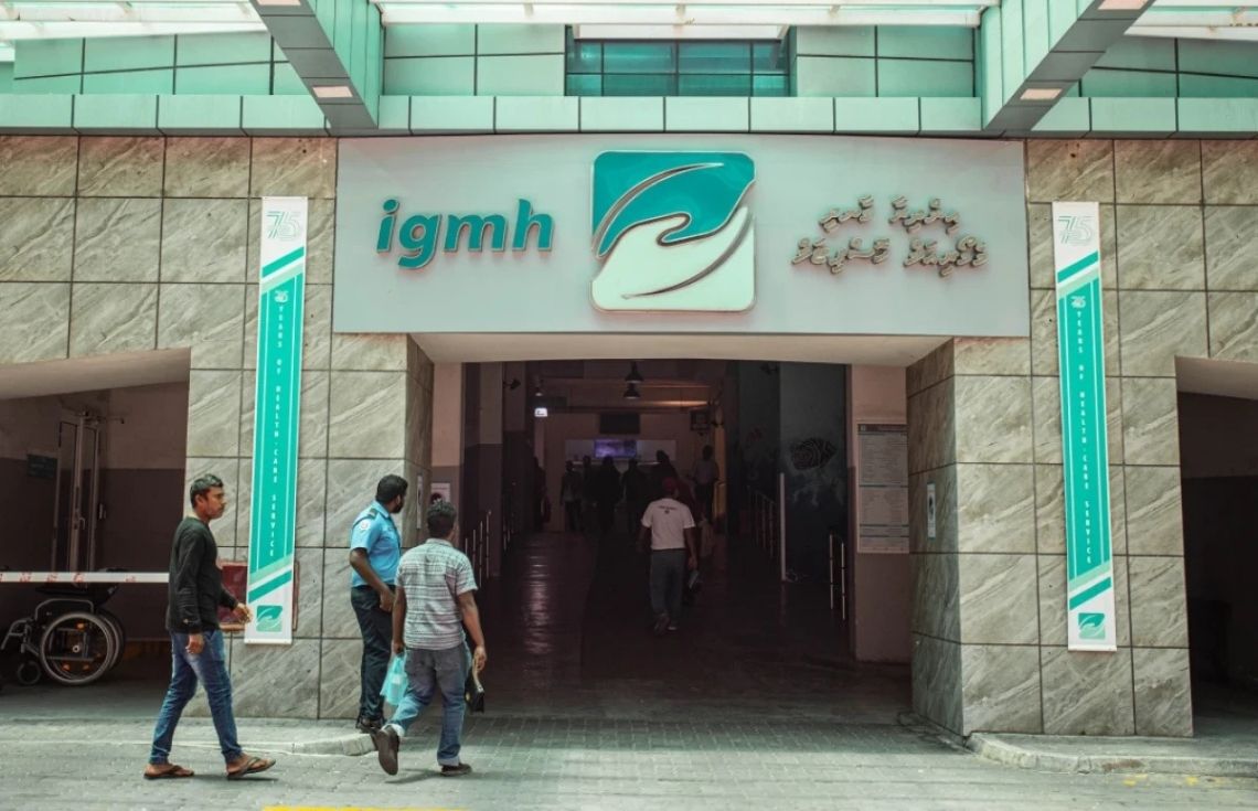 އެމްޑީޕީ މުޒާހަރާގައި ހާޓް އެޓޭކް ޖެހުނު މީހާގެ ޙާލު މިހާރު ރަނގަޅު: އައިޖީއެމްއެޗް