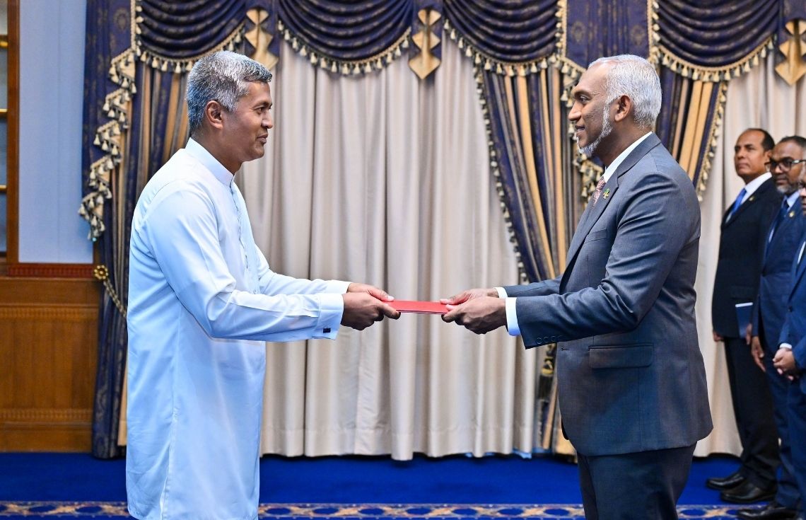 ސްރީލަންކާ ސަރުކާރުން ދިވެހިރާއްޖެއަށް ކަނޑައެޅުއްވި އައު ސަފީރުގެ ފަތްކޮޅު ރައީސުލްޖުމްހޫރިއްޔާއަށް އަރުވައިފި