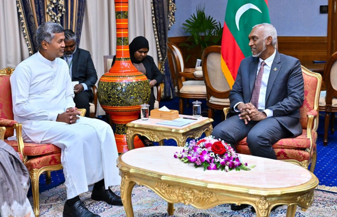 ދެ ޤައުމުގެ މަޞްލަޙަތު ޙިއްޞާވާ ކަންކަމާ މެދު ލަންކާ ސަފީރާ އެކު މަޝްވަރާ ކުރައްވައިފި