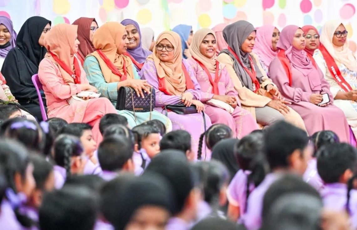ބައިނަލްއަޤްވާމީ މުދައްރިސުންގެ ދުވަސް: ތަޢުލީމީ ބިންގާ ބިނާކުރާ ބަޠަލުން
