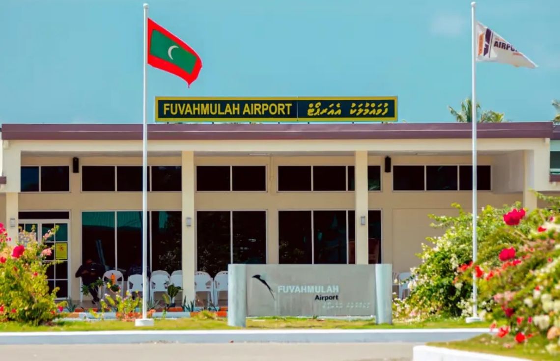 ފުވައްމުލައް ސިޓީގެ އެއަރޕޯޓް ފެންސު މަތިން އަރަން އުޅުނު 3 މީހެއްގެ ބަންދަށް 15 ދުވަސް ޖަހައިފި