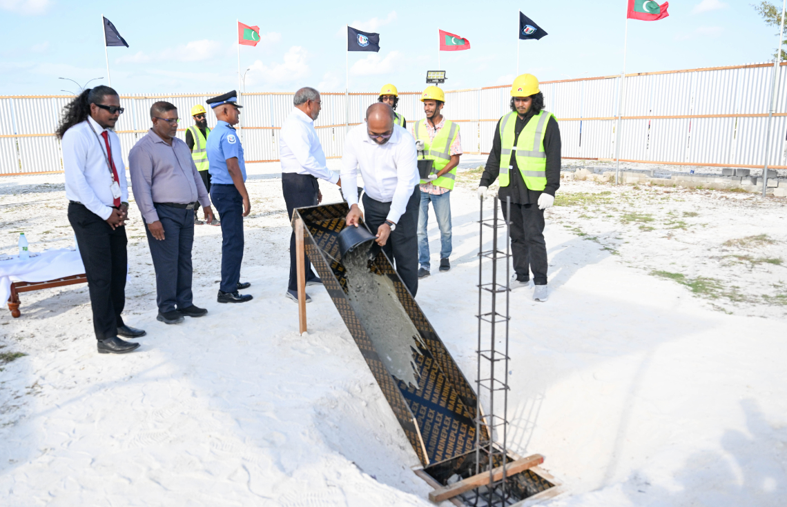 ފެންފުށީގެ ފުލުހުންގެ މަރުކަޒާއި ވޮލީ ކޯޓު ތަރައްޤީކުރުމުގެ ޢަމަލީ މަސައްކަތް ފަށައިފި