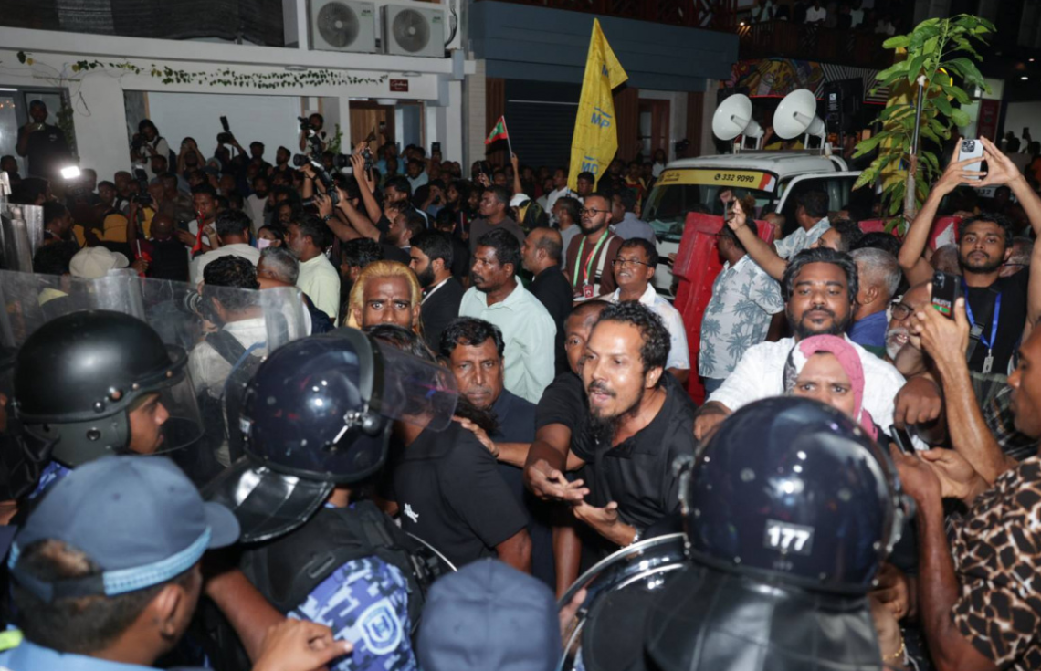 ވަކިވަކި އޮފިސަރުންނަށް އަމާޒުކޮށް ހިންގާ ނޭދެވޭ ޢަމަލުތައް ހުއްޓުވުމަށް ފިޔަވަޅު އަޅާނަން: ފުލުހުން