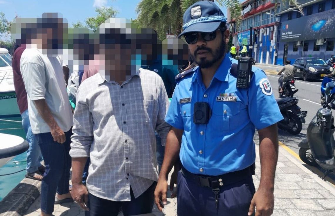 ބައިލައްކައަށް ވުރެ ގިނަ ފައިސާ ގެއްލުނުތާ މަދު ވަޤުތުކޮޅެއްގެ ތެރޭގައި ފުލުހުން އެ ފައިސާ ހޯދައި ވެރިފަރާތާ ހަވާލުކޮށްފި