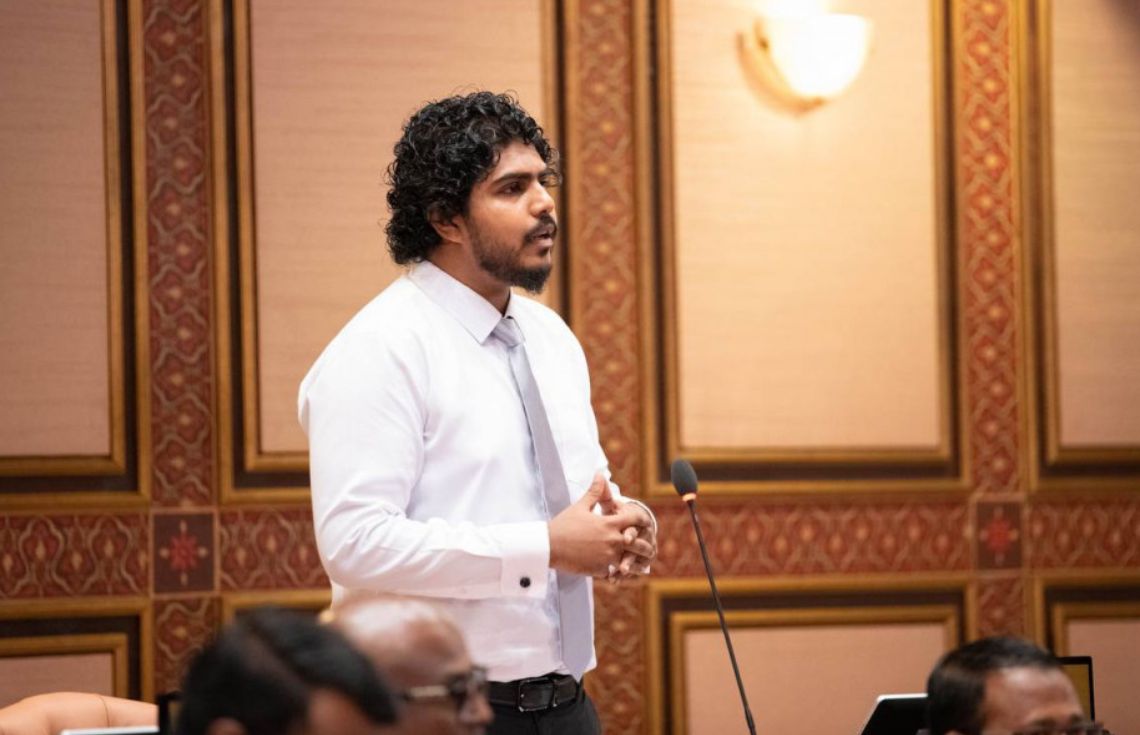 ކޮރަޕްޝަން ހުއްޓުވައި ނަޒާހަތްތެރިކަން އިތުރުކުރަން އިސްވެރިންގެ މާލީ ބަޔާންތައް ހުށައެޅުމަށް މަޖިލީހުން ބާރު އަޅައިފި!