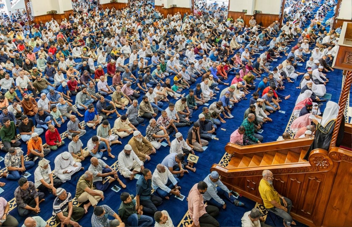 ހުކުރު ނަމާދު އެޅުމުގެ ނުރައްކަލާއި، ފިތްކަނޑައިގެން ދާވަރުގެ ވާހަކަތައް!