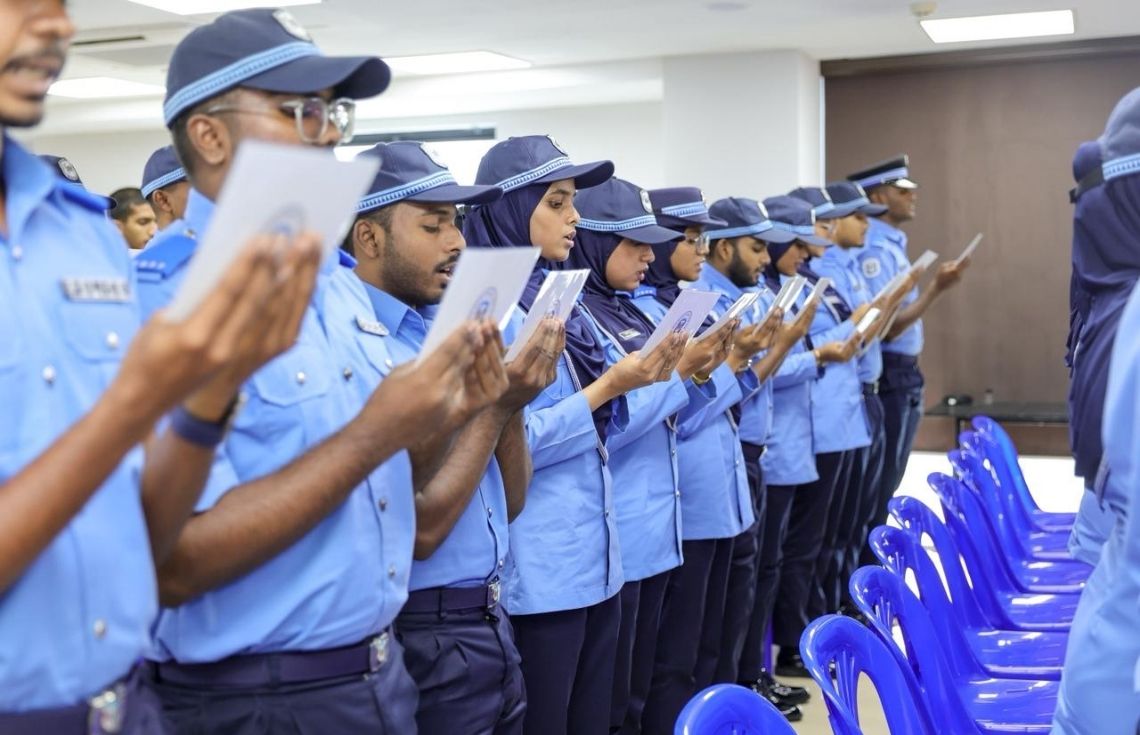 ފުލުހުންގެ ޚިދުމަތާ އަލަށް ގުޅުނު 40 ފުލުހުން ހުވާކޮށްފި