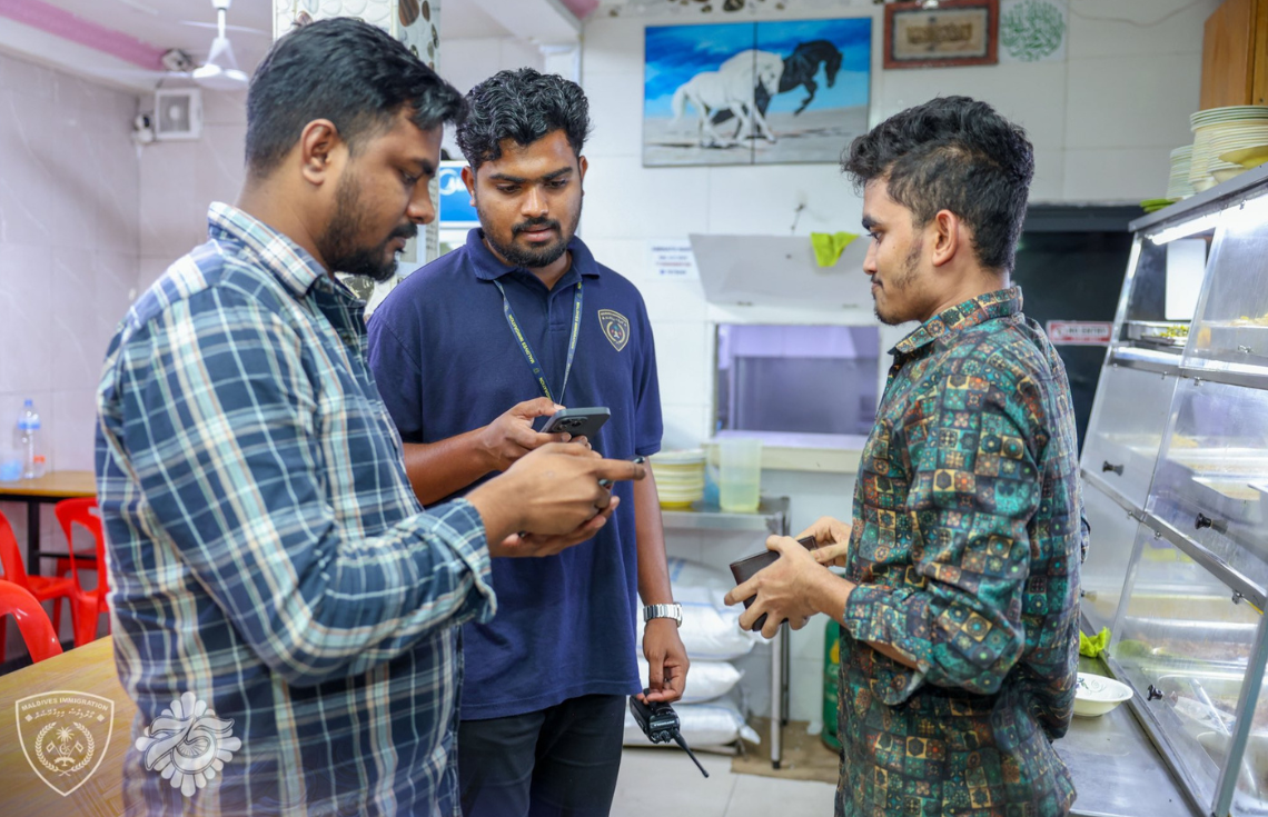 ޤަވާއިދާ ޚިލާފަށް ވިޔަފާރި ހިންގަމުންދިޔަ 6 ބިދޭސީއަކު އިމިގްރޭޝަނުން ހިފަހައްޓައިފި