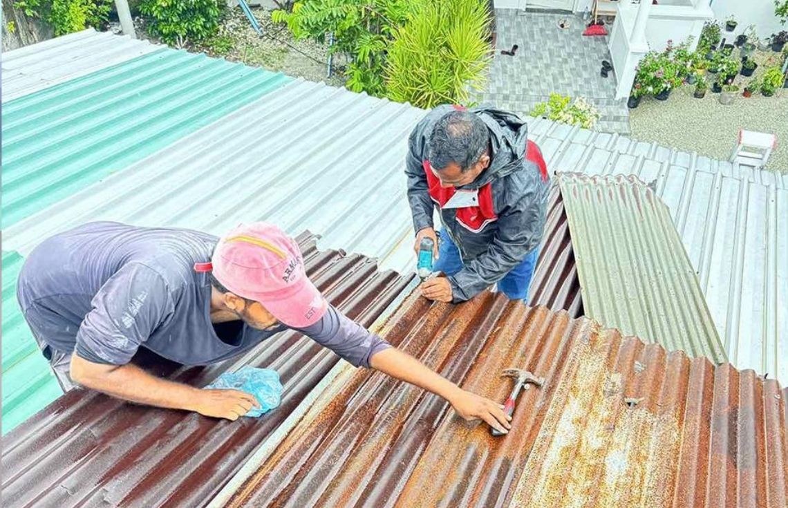 ރާއްޖެއަށް މިހާރު ކުރަމުންދާ ވިއްސާރާގައި އައްޑޫ ސިޓީގެ ގެއެއްގެ ފުރާޅު ވަޔާ އެއްލާލައިފި