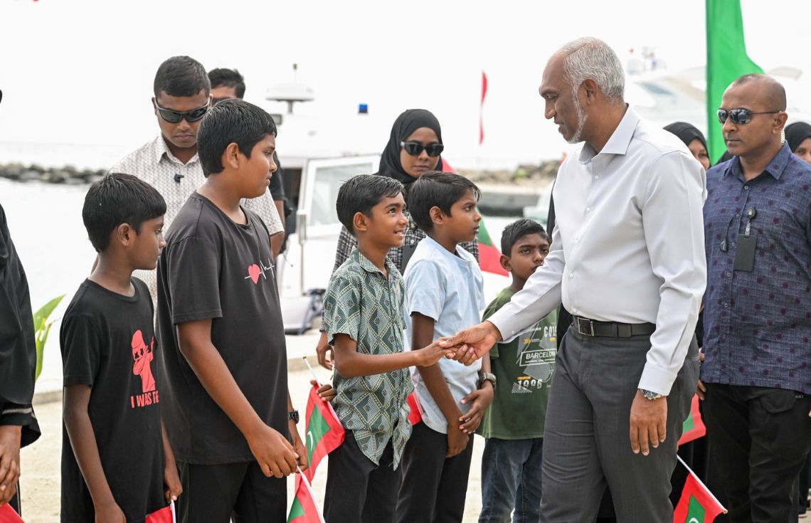ރައީސް މުޢިއްޒު ނަރުދޫއަށް، ތަރައްޤީގެ ދެ މަޝްރޫޢެއް ފަށައި، ދެމަޝްރޫޢެއްގައި ސޮއިކޮށްފި