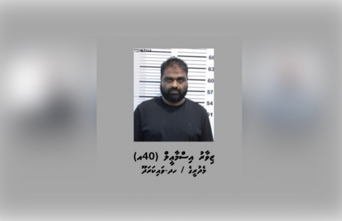ސިނގިރޭޓު ކޮންޓެއިނަރުތަކުގެ މައްސަލައިގައި ތުހުމަތުކުރެވޭ ޒިވާރު ކަސްޓަމްސްގެ ވަޒީފާއިން ސަސްޕެންޑުކޮށްފި