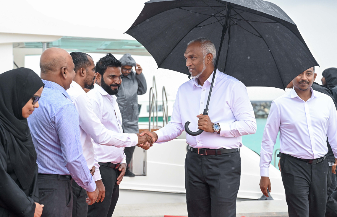 ލ. އަތޮޅުގެ މީހުން ދިރިއުޅޭ ރަށްރަށަށް ކުރައްވާ ދަތުރުފުޅެއްގައި ރައީސް ފުރާވަޑައިގެންފި