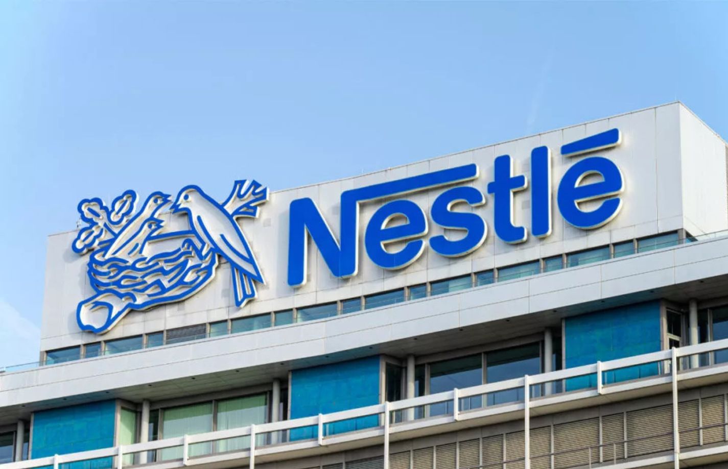 ނެސްލޭއިން ގްލޯބަލް އޮޕަރޭޝަންސްގައި އޭއައި ތަޢާރަފްކުރަނީ: 16،000 ވަޒީފާ ގެއްލިދާނެކަމަށް ބުނެފި