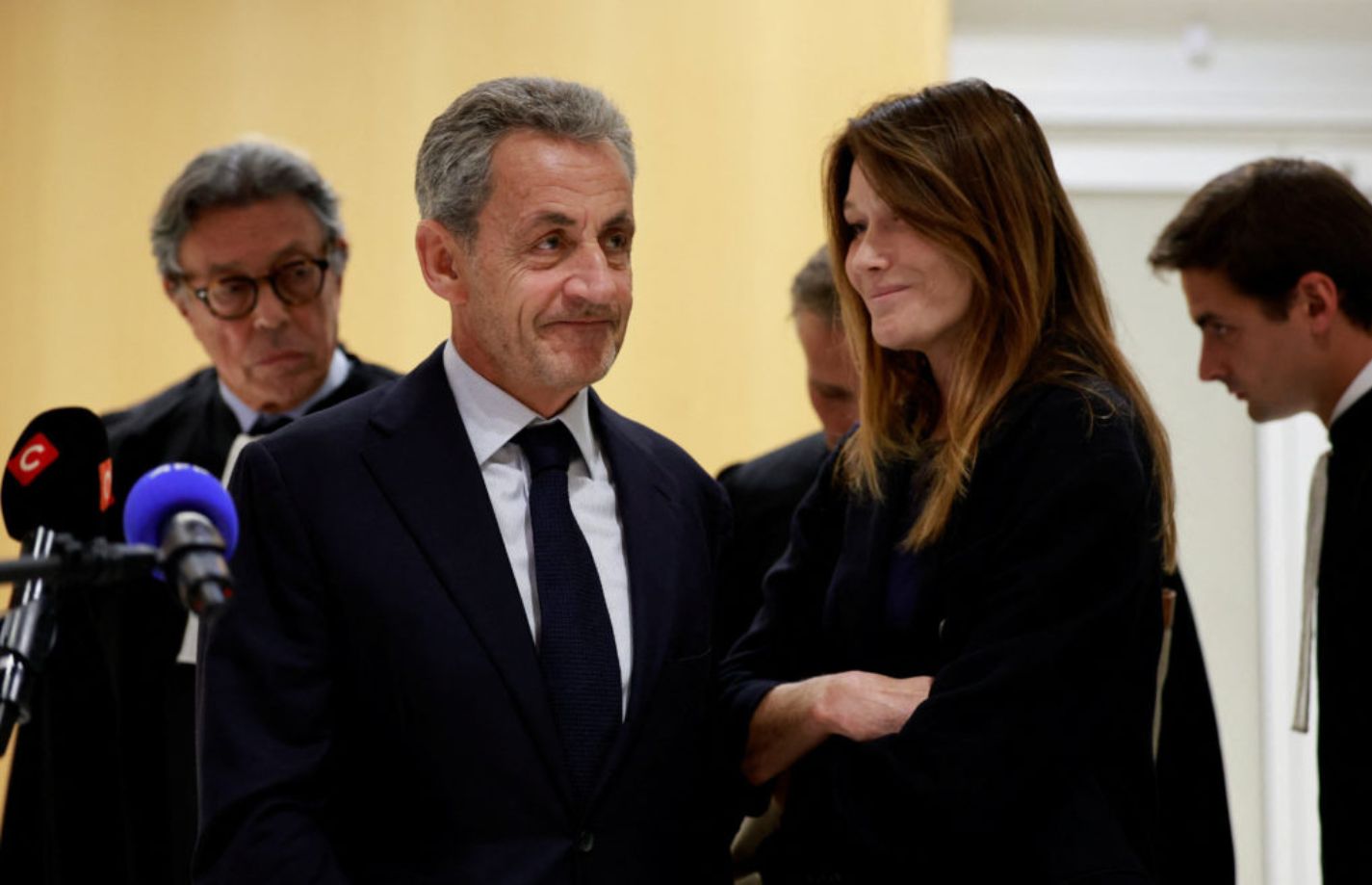 ފްރާންސްގެ ކުރީގެ ރައީސް ނިކޮލަސް ސަރކޯޒީ ޖަލަށްލައިފި!