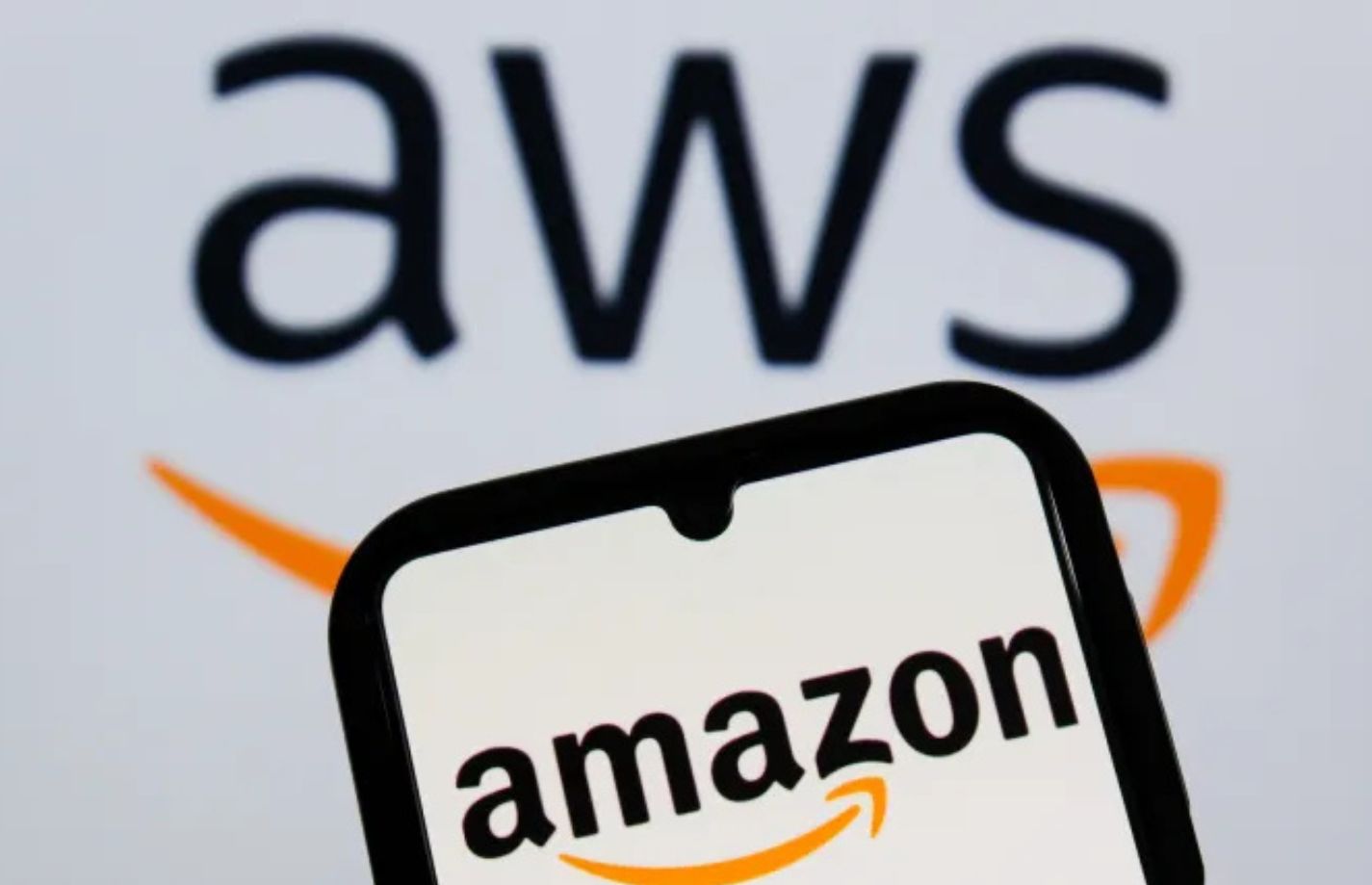 އެމެޒޯންގެ ކްލައުޑް ކޮމްޕިއުޓިންގ ހިދުމަތްތައް ހުއްޓުމަކަށް އައުމަށްފަހު, ދުނިޔޭގެ އިންޓަރނެޓްގެ ހިދުމަތްތައް އަލުން އާއްމު ހާލަތަކަށް.