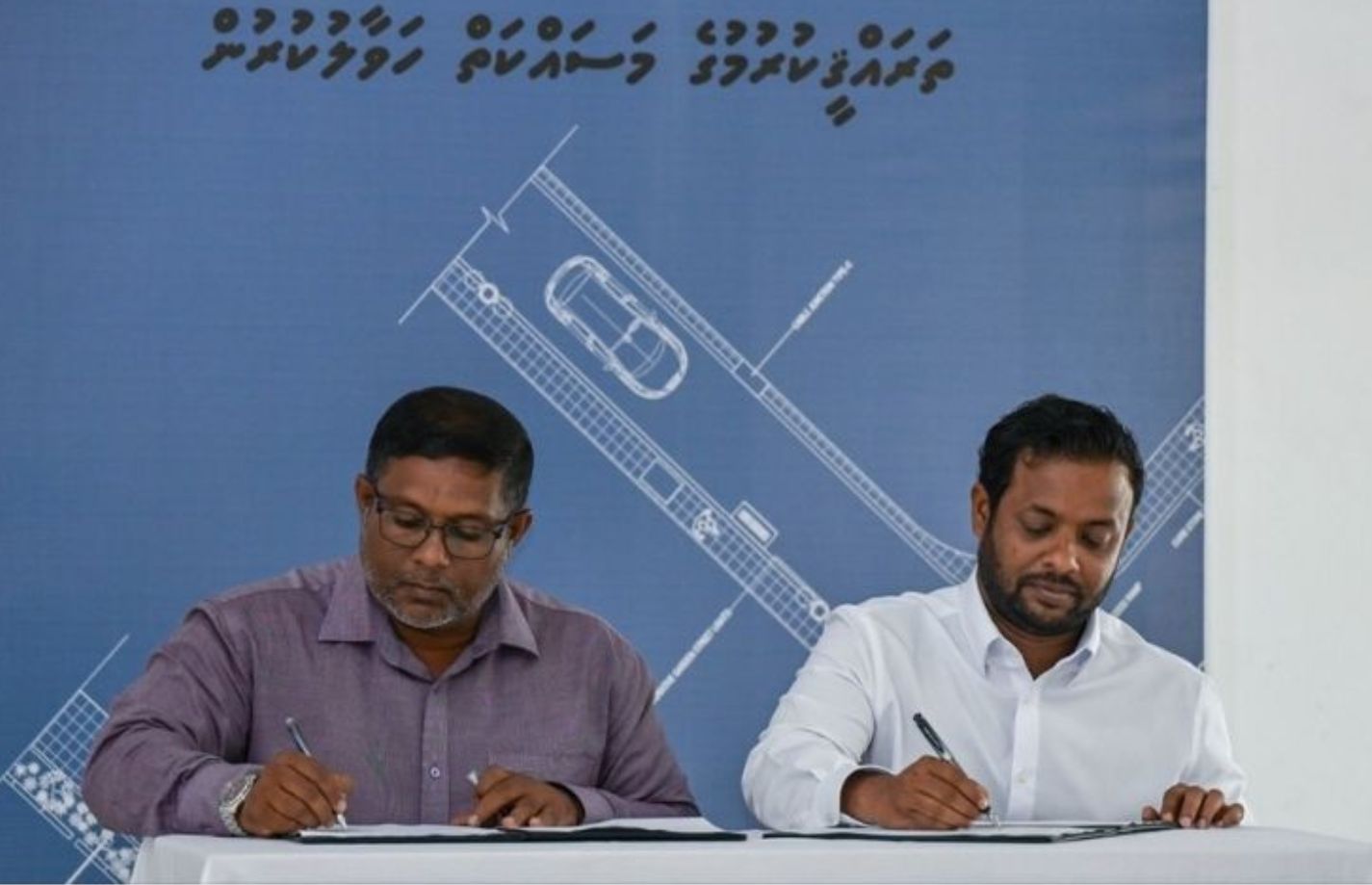 ލ. ދަނބިދޫ މަގުތައް ޒަމާނީ ފެންވަރަށް ތަރައްޤީކުރުމުގެ މަސައްކަތް އާރުޑީސީއާ ހަވާލުކޮށްފި