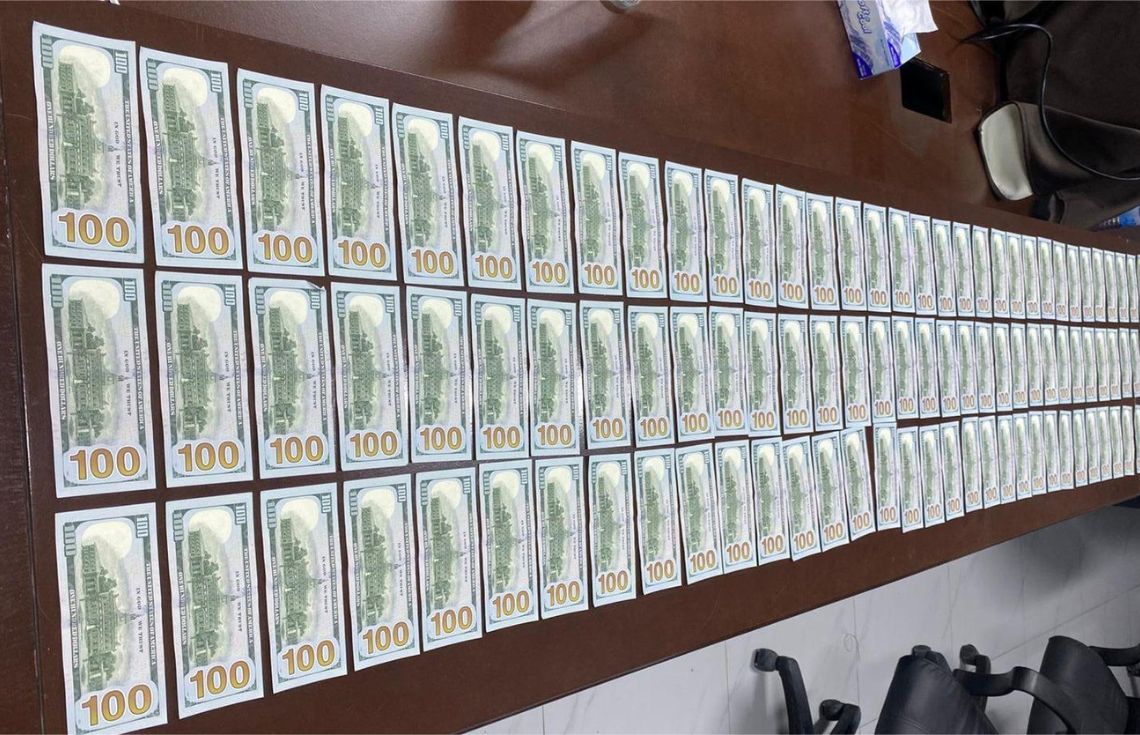 ހުޅުމާލޭގައި ބިދޭސީންތަކެއް އަތުން ވަގަށް ނެގި ގިނަ ޑޮލަރުތަކެއް ހޯދައި، ވެރިފަރާތާ ޙަވާލުކޮށްފި