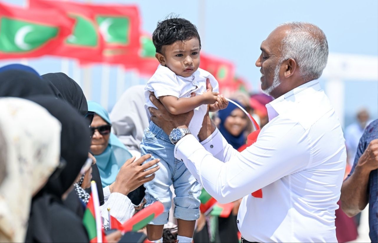 ރައީސްގެ ފާދިއްޕޮޅު ދަތުރުފުޅުގެ ތެރެއިން ކުރެންދޫއަށް ވަޑައިގެންފި