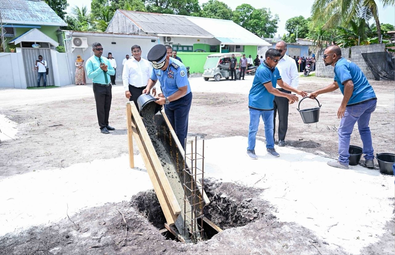 ކުރެންދޫގައި އަލަށް އިމާރާތްކުރާ ފުލުހުންގެ މަރުކަޒުގެ ޢަމަލީ މަސައްކަތް ފަށައިފި