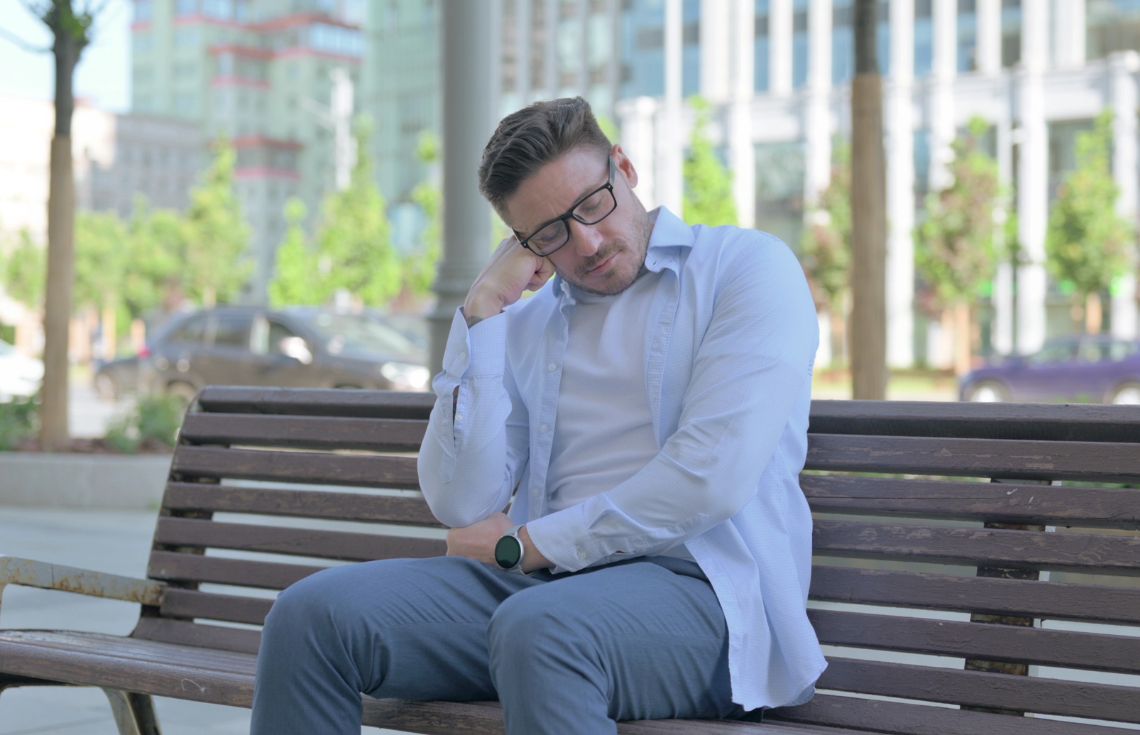 އަބަދު ނިދިޖެހިފައި ހުރުމަކީ އާދައިގެ ކަމެއް ނޫން!