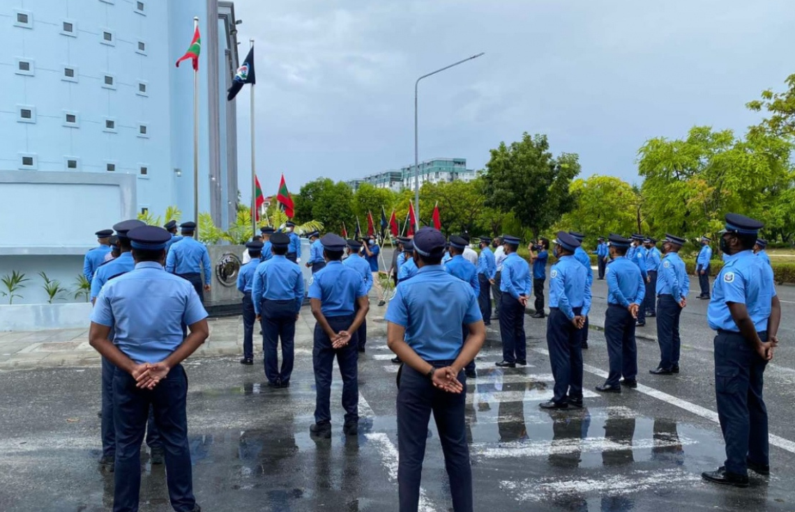 ފައިސާއަށް ހިޔާނާތްތެރިވި މައްސަލައެއްގައި ހަތަރު ފުލުހަކު ވަޒީފާއިން ވަކިކުރަން ނިންމައިފި