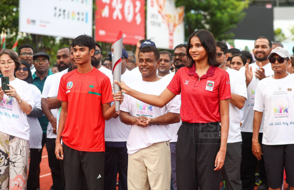 ދުންފަތް މަނާކުރާ "ޖެނެރޭޝަން ބޭން"އަށް މަރުހަބާ ކިޔުމަށް ބާއްވާ ޓޯޗު ރަން ސިއްޙީ ވަޒީރު ފައްޓަވައިފި