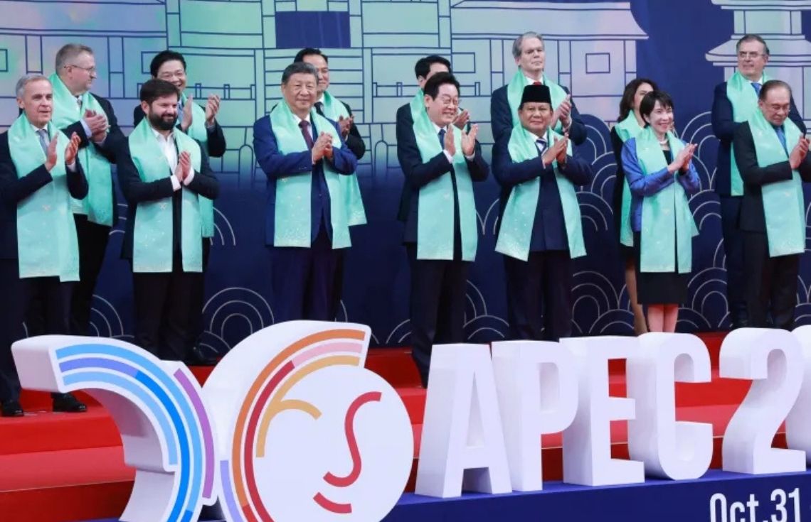 ޓްރަމްޕާއި ޝީގެ މެދުގައި ވިޔަފާރީގެ ދެބަސްވުންތައް ހުއްޓާލުމަށް އެއްބަސްވުމަށްފަހު އޭޕެކްގެ ސަމިޓް ނިންމާލައިފި