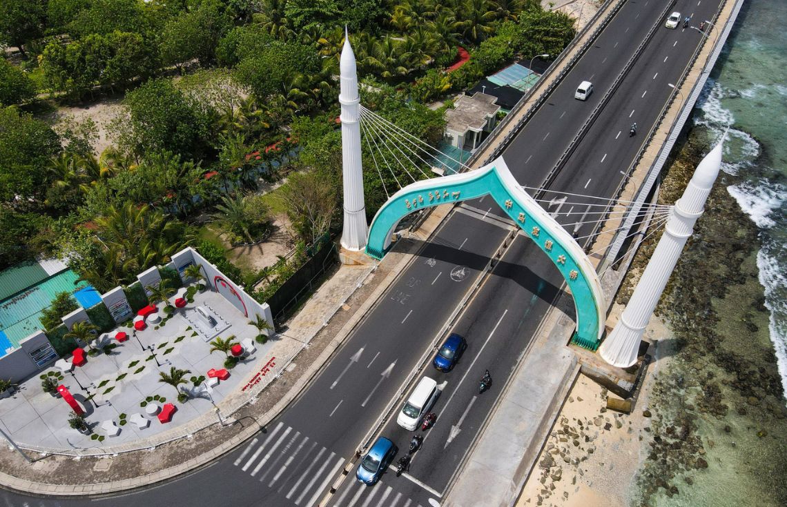 ހައިވޭގައި ދެ ކާރު ޖެހި އެކްސިޑެންޓެއް ހިނގައިފި