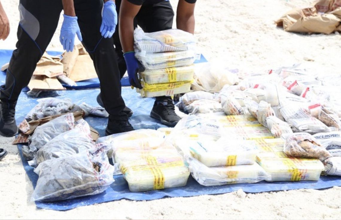 ހިތަދޫ ކަސްޓޯޑިއަލްއަށް މަސްތުވާތަކެތި ވެއްދި ފުލުހަކަށް ދައުވާކުރަނީ