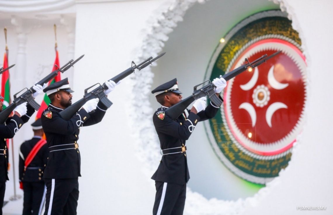 ޤައުމަށް ޣައްދާރުނުވެ، މި ލޮބުވެތި ވަޠަން ދިފާޢުކުރަން ތެދުވަމާ!