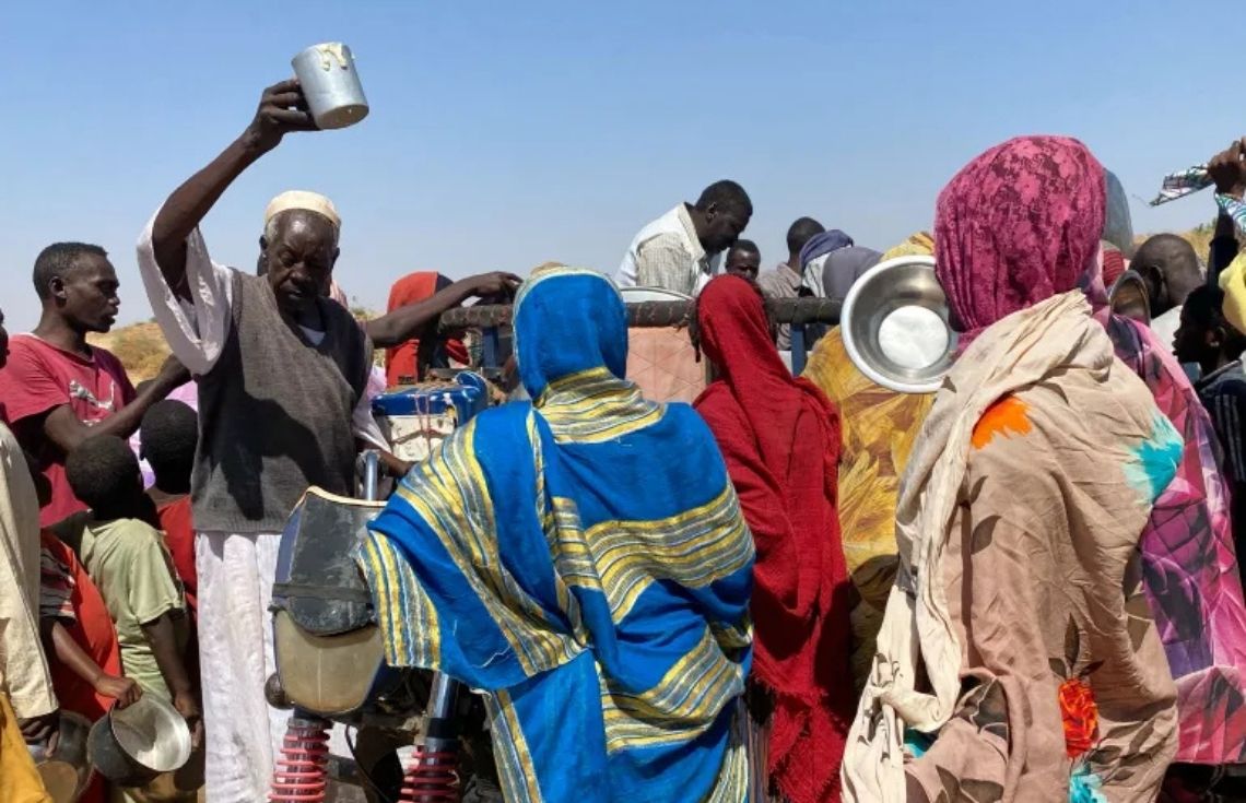 އުތުރު ކޯޑޯފާނުގެ ބާރާގައި ގިނަ އަދަދެއްގެ މީހުންގެ ހަށިތައް ވަޅުނުލެވި އެބަހުރި، އަދި އެތަނަށް ގާތްވުން އާރުއެސްއެފް އިން މަނާކުރޭ: ސޫދާނުގެ ޑޮކްޓަރުން