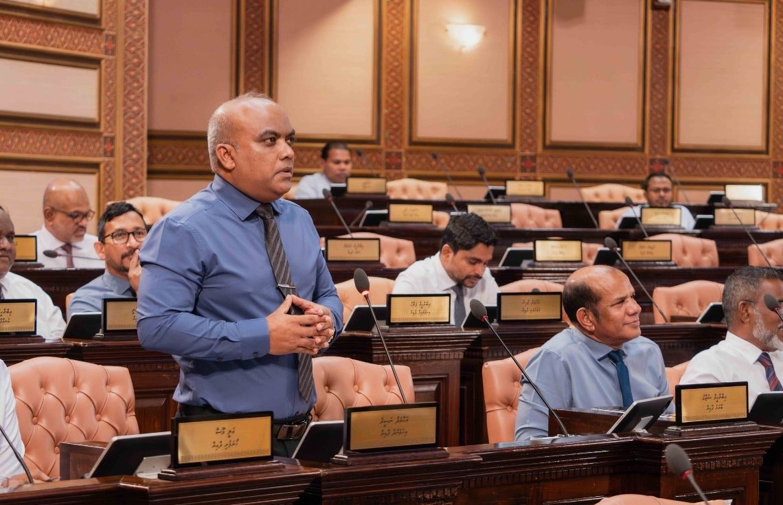 ރާއްޖޭގައި ކޮލެޖް ހިންގާތާ 15 އަހަރުމުން އެތަނަކަށް ޔުނިވާސިޓީއެއްގެ ދަރަޖަ ލިބޭ ގޮތަށް ޤަވާއިދު އިސްލާޙްކޮށްފި