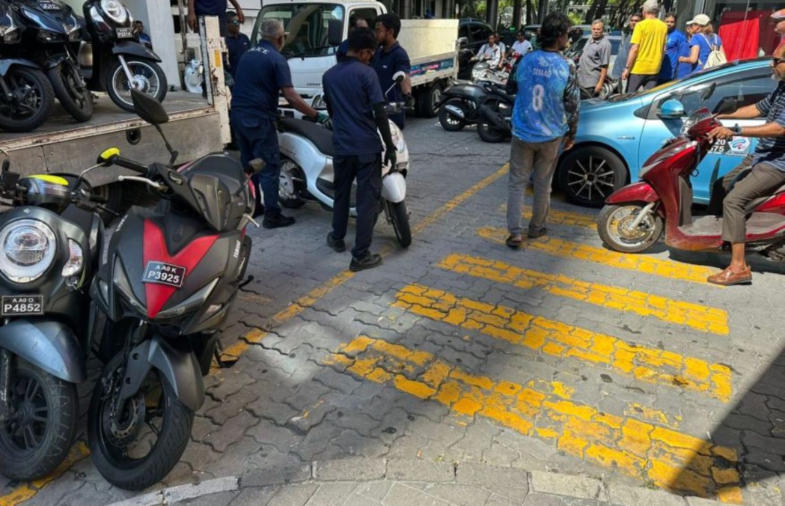 މާލެ ސިޓީގެ މަގުތަކުގައި ޤަވާޢިދާ ޚިލާފަށް ޕާކްކޮށްފައި ހުރި 70 އުޅަނދު ޓޯވކޮށްފި